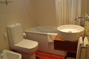 Casa com 2 Quartos e Jardim