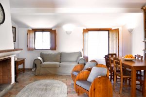 Casa com 2 Quartos e Jardim