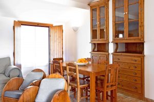 Casa com 2 Quartos e Jardim