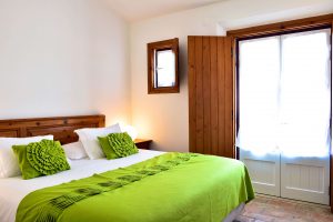 Casa com 2 Quartos e Jardim